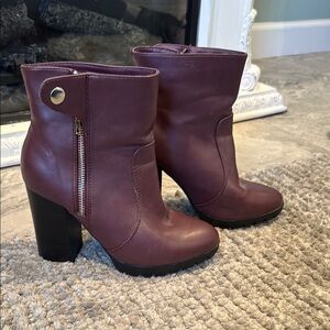 Burgundy and Black Heeled Boots with Chunky Heel. NWOT. Size 7.5